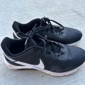 NIKE shoes (MENS SIZE 8)